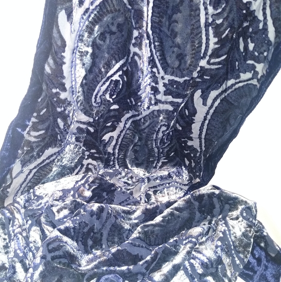 Scarf - Picture 1 of 3